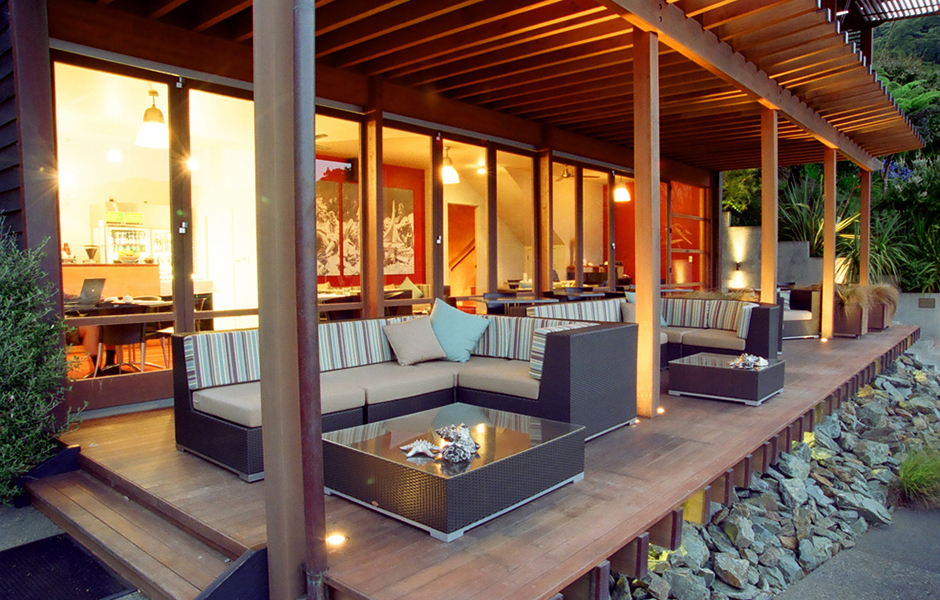 outdoor-lounge-area